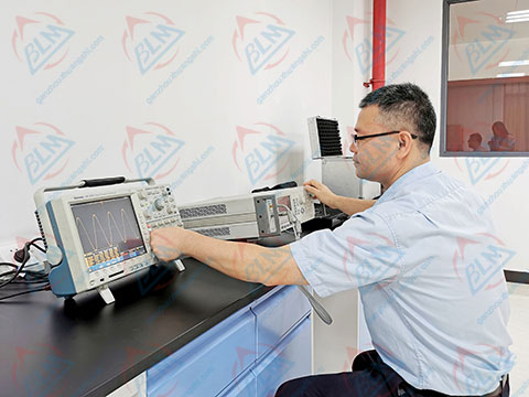 無(wú)線(xiàn)電儀器校準(zhǔn)實(shí)驗(yàn)室圖片 無(wú)線(xiàn)電儀器校準(zhǔn)實(shí)驗(yàn)室圖片